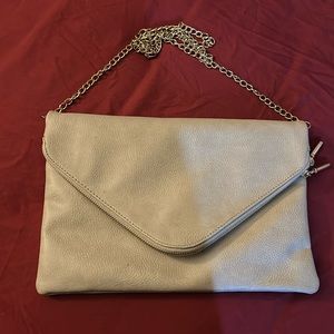 Great Bag For Every Occasion you are also able to switch chain straps 🔥